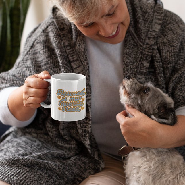Rettet ist meine Lieblingsrasse Tasse (Celebrate the special dog rescue parent with this fun, "Rescued is my favorite breed" mug! )