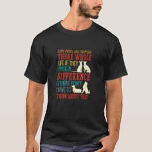 Rettung von Hunden und Katzen in der Tierhilfe T-Shirt