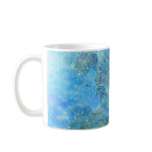 Rêver sur la tasse bleu vert de marées