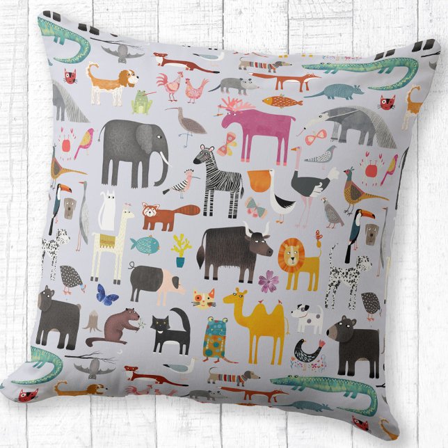 Reversible Tiermenagerie Kissen (Fun animal menagerie with wild, safari, zoo and pet animals and birds pattern reversible pillow)