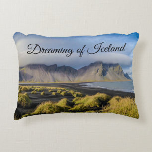 Rêves d'Islande coussin sur la plage de sable noi