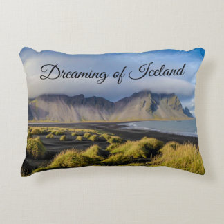 Rêves d'Islande coussin sur la plage de sable noir