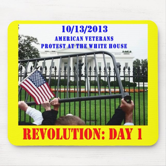 REVOLUTION: 1. TAG MOUSEPAD (Vorne)