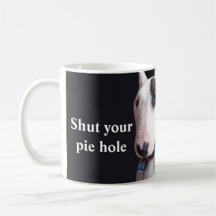 Rex la TV Terrier a fermé votre tasse de trou de