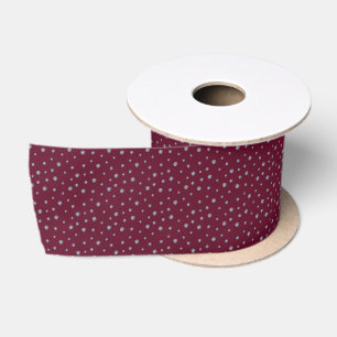 Rhinestones auf dunkelrot satinband