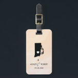 Rhode Island Map Wedgegage Tag, Custom Gift Gepäckanhänger<br><div class="desc">Diese Staat Gepäckanhänger machen die perfekte Hochzeitsgeschenktafel oder Begrüßungstags. Krawatte es auf Ihr Geschenk anstelle eines typischen Papiergeschenketiketts,  und sie können es für Monate und Jahre verwenden. Tags haben einen pfirsichfarbenen Aquarell-Hintergrund. Um das Herz an der Hochzeitsstelle zu platzieren,  verwenden Sie die Option "Weiter anpassen".</div>