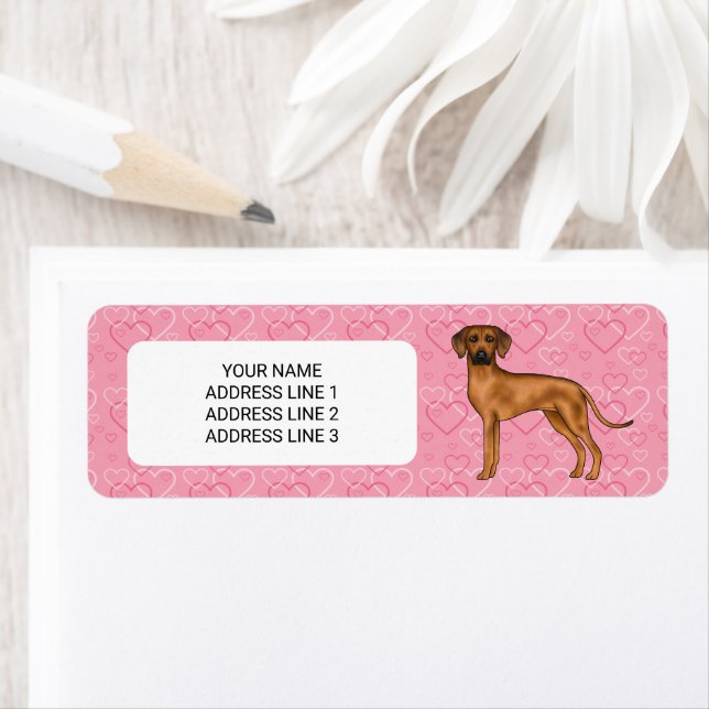 Rhodesian Ridgeback Hund auf rosa Herzen mit Text (Insitu)
