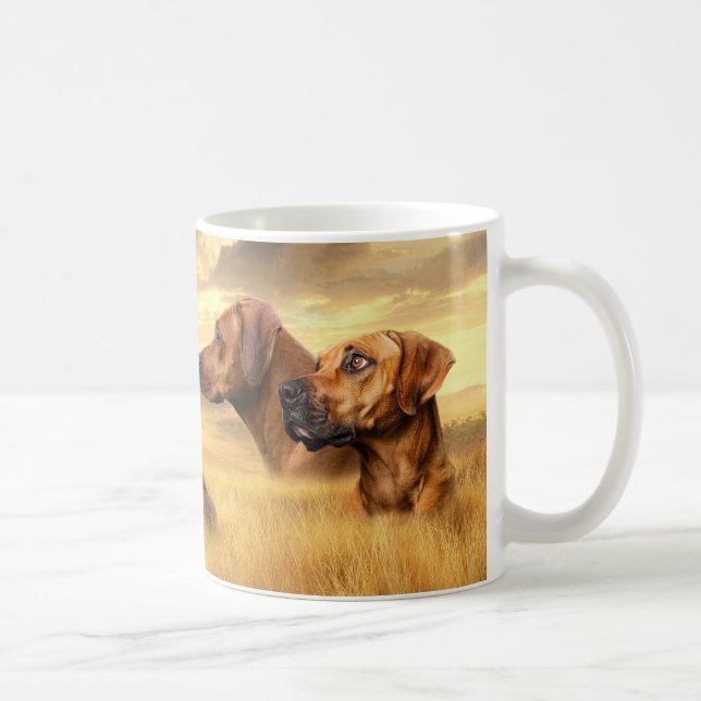 Rhodesian Ridgeback in der Savanne Einzigartiger T Kaffeetasse (Rechts)