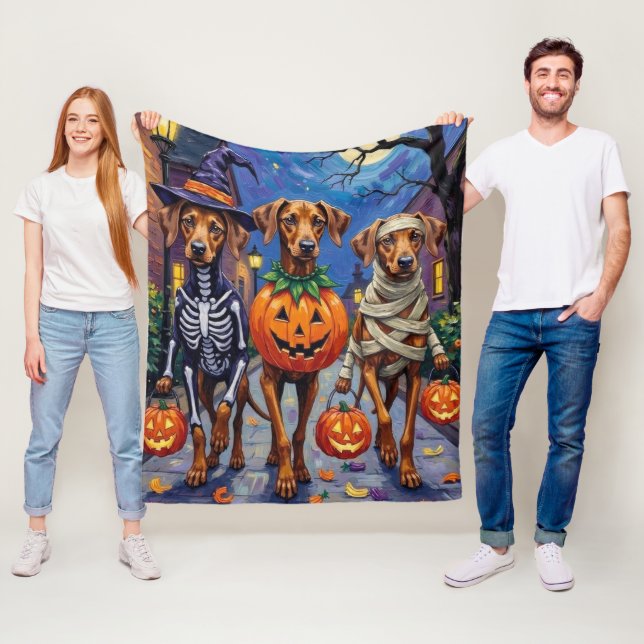Rhodesian Ridgeback in Halloween Costumes Fleecedecke (Beispiel)