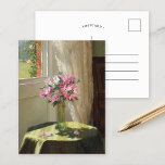 Rhododendren durch ein Fenster | Jessica Hayllar Postkarte<br><div class="desc">Rhododendren von einem Fenster von der britischen Künstlerin und Maler Jessica Hayllar. Das schöne Kunstgemälde zeigt ein inneres Stillleben mit einer schönen,  rosa Blumengestalt in einer Vase. Verwenden Sie die Entwurfstools,  um einen benutzerdefinierten Text hinzuzufügen oder das Bild zu personalisieren.</div>