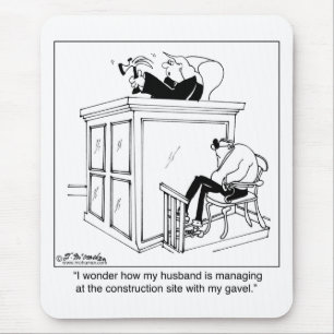 Richter benutzt einen Hammer, nicht einen Hammer Mousepad