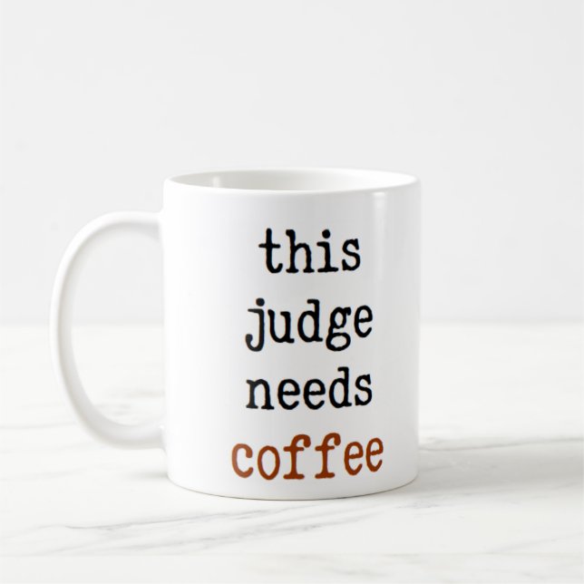 Richter braucht Kaffee Tasse (Links)