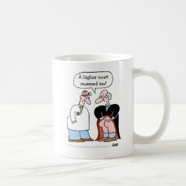 Richter des Cartoon des Funny Law, rückgängig gema Kaffeetasse
