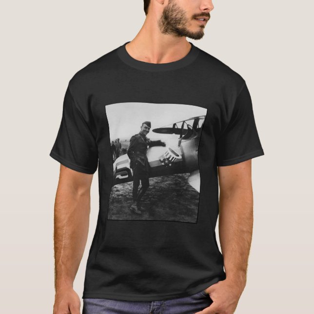 Rickenbacker, das mit seinem Flugzeug aufwirft T-Shirt (Vorderseite)