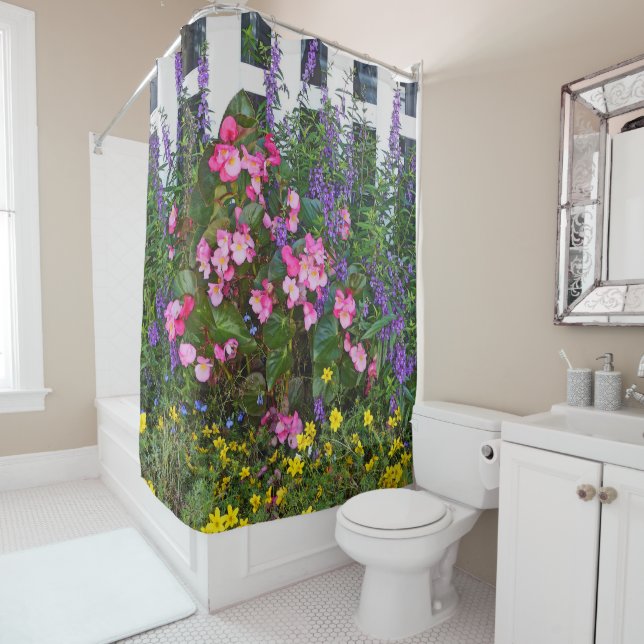 rideau de douche"BLANC PICKET FENÊTRE ET FLEURS" (En situation)