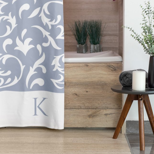 Rideau de douche monogrammé (This beautiful monogrammed shower curtain would make a wonderful gift for someone special! )