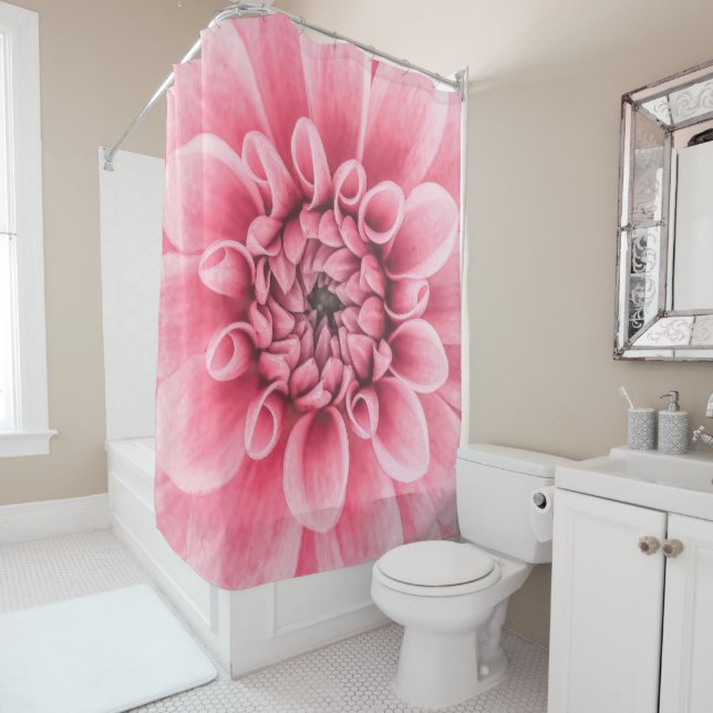 Rideau en douche rose élégant de l'illustration | (En situation)