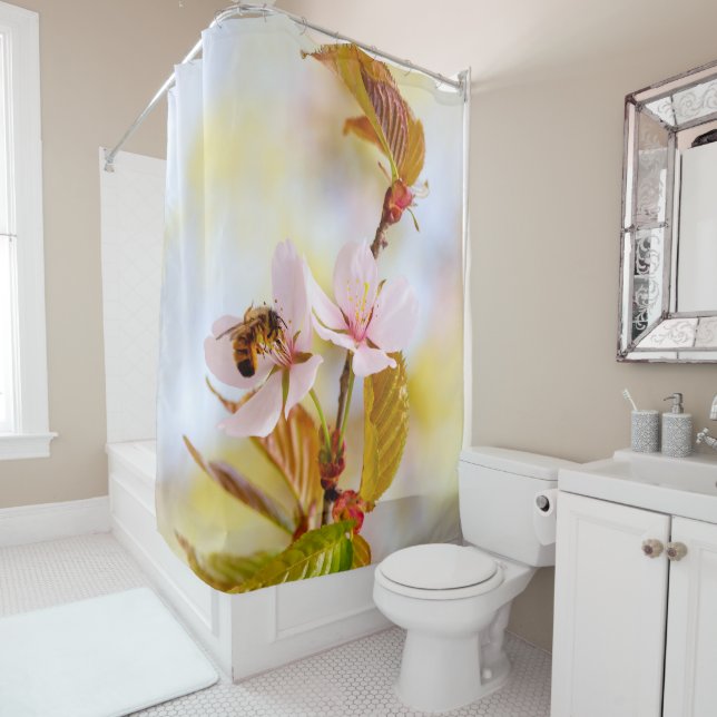 Rideaux De Douche Abeille Sur Une Fleur De Cerise (En situation)