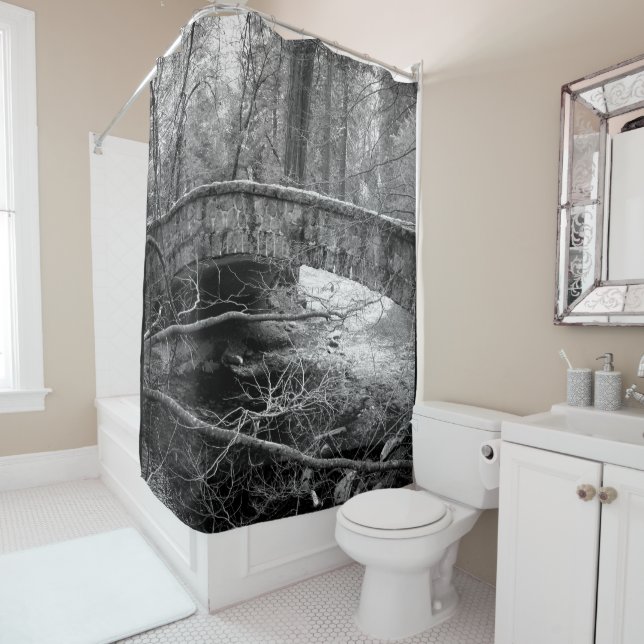 Rideaux De Douche Au-Dessus De La Rivière (En situation)