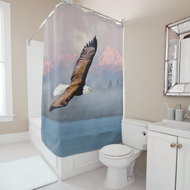 Rideaux De Douche Bald Eagle au-dessus des montagnes olympiques Wash (En situation)