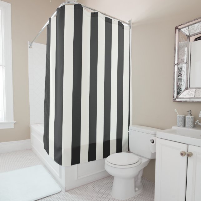 Rideaux De Douche Bandes verticales rayées en noir et blanc (En situation)