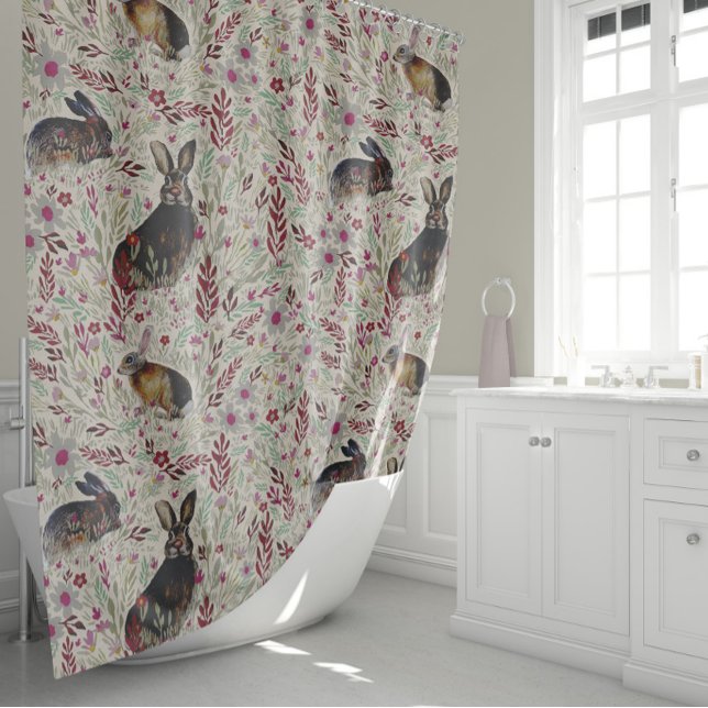 Rideaux De Douche Bunnies Dans Le pré Floral (Bunnies In Floral Meadow Shower Curtain by Jenn Steffen for Studio Posies.)