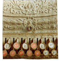 caisse vintage, couverte de poussière et de toile