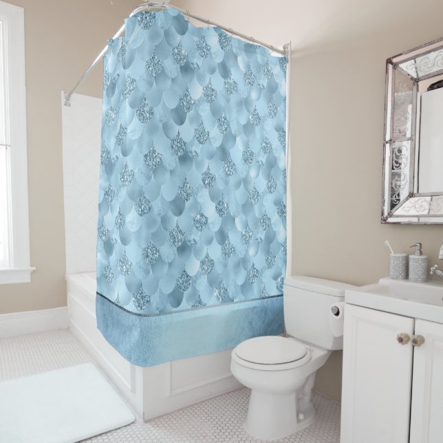 Rideaux De Douche Échelle de verre de sirène | Dusty Ice Blue Sheen  (En situation)