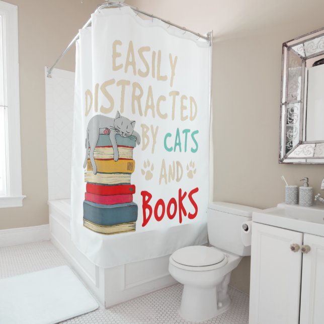 Rideaux De Douche Facilement distrait par les chats et les livres -  (En situation)