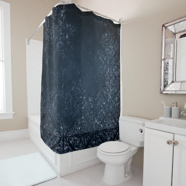 Rideaux De Douche Glimmery Navy Grunge | Sombre Sapphire bleu Damas (En situation)