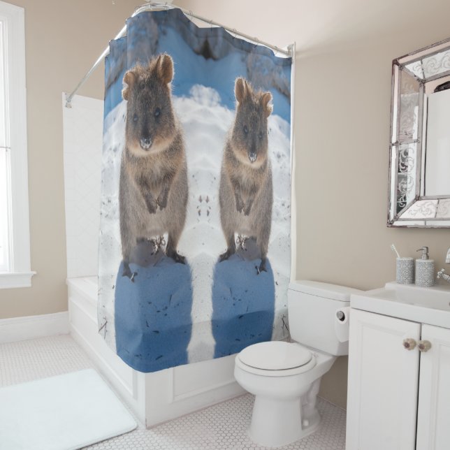 Rideaux De Douche Happy & Cute Quokka sur la plage Australie (En situation)