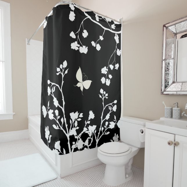 Rideaux De Douche Le papillon noir et blanc élégant en pleine nature (En situation)