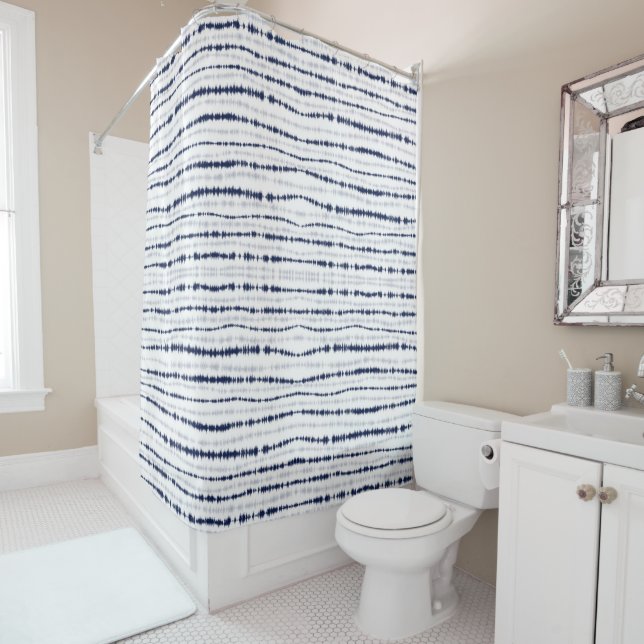 Rideaux De Douche Lignes horizontales Abstraites de Shibori bleu (En situation)
