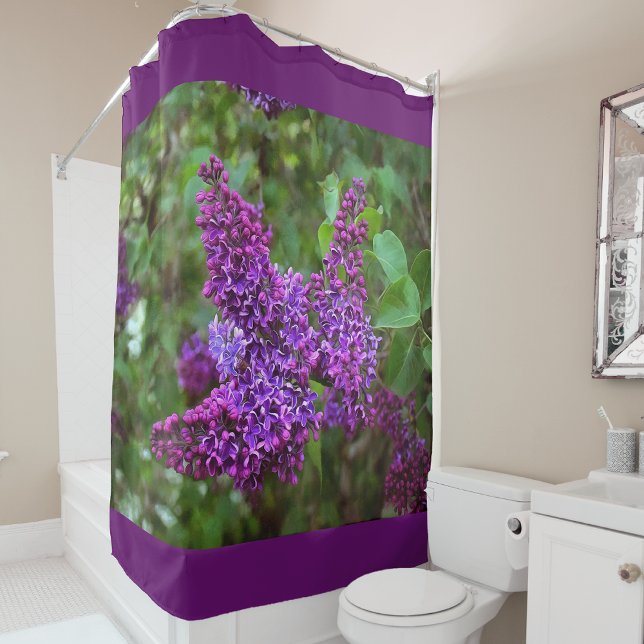 Rideaux De Douche Lilacs pourpres le jour du printemps (Créateur téléchargé)
