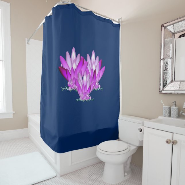 Rideaux De Douche Lotus fleur rose sur bleu marine arrière - plan (En situation)