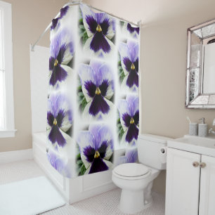 Rideaux De Douche mauve-foncé sur la pensée blanche