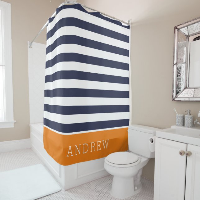 Rideaux De Douche Monogramme à rayures orange et marine (En situation)