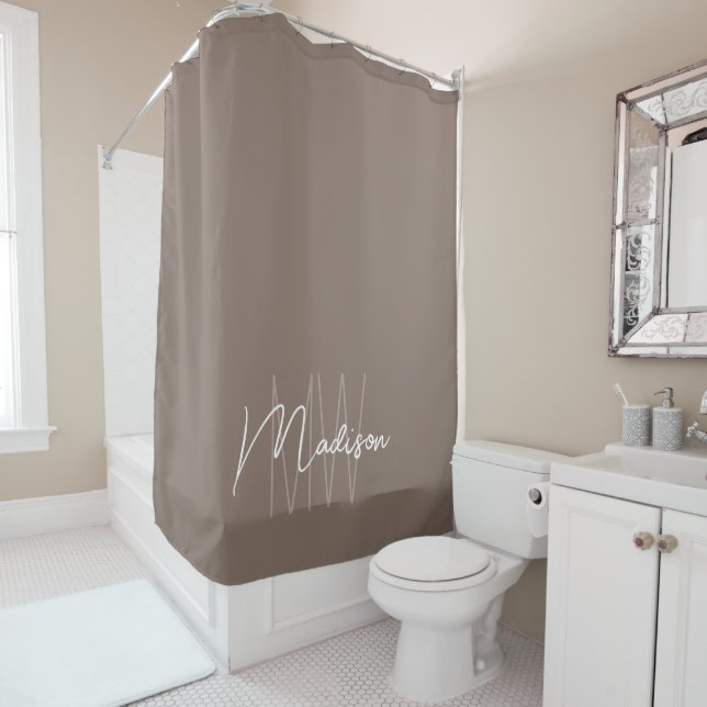 Rideaux De Douche Monogramme Moderne Nom Script Taupe (En situation)