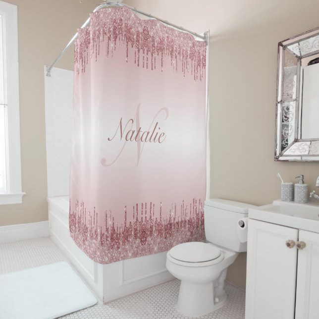 Rideaux De Douche Monogramme Rose d'or et de rose roux (En situation)