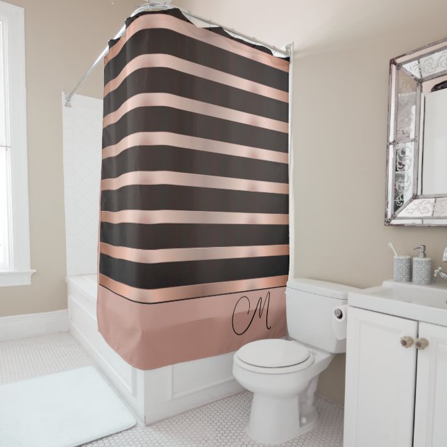 Rideaux De Douche Monogramme Saumon chatoyant rose sur noir (En situation)