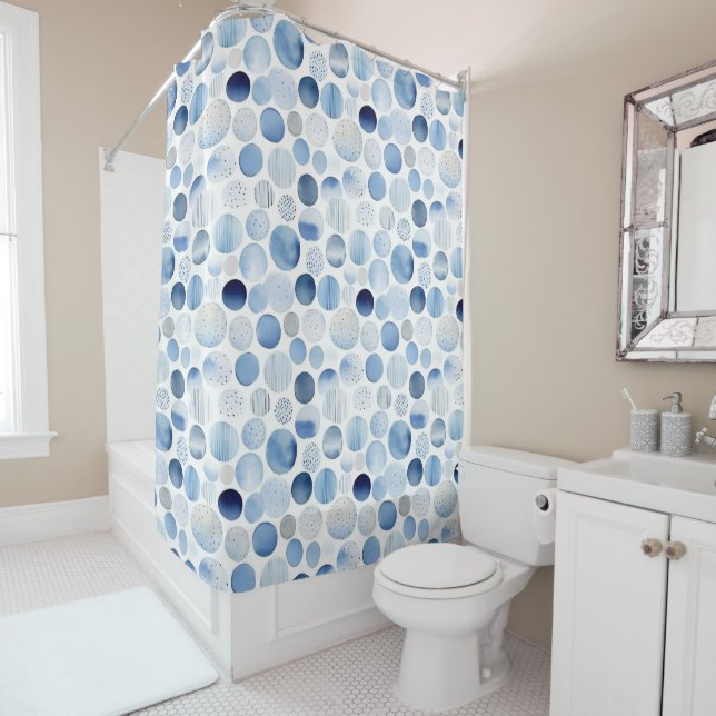 Rideaux De Douche Motif de cercles blancs bleu aquarelle (En situation)