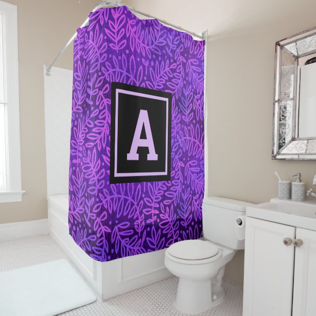 Rideaux De Douche Motif de monogramme ombré violet moderne gras (En situation)