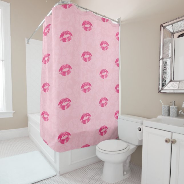 Rideaux De Douche Motif Et Damas Des Lèvres Roses (En situation)