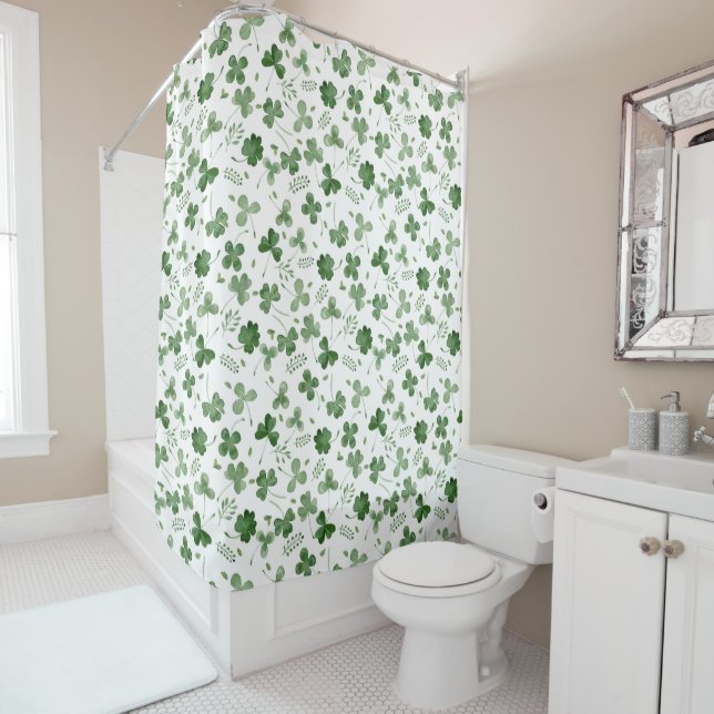 Rideaux De Douche Motif mou de shamrock d'aquarelle (En situation)