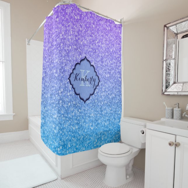 Rideaux De Douche Parties scintillant Bleue Et Violette Monogramme (En situation)