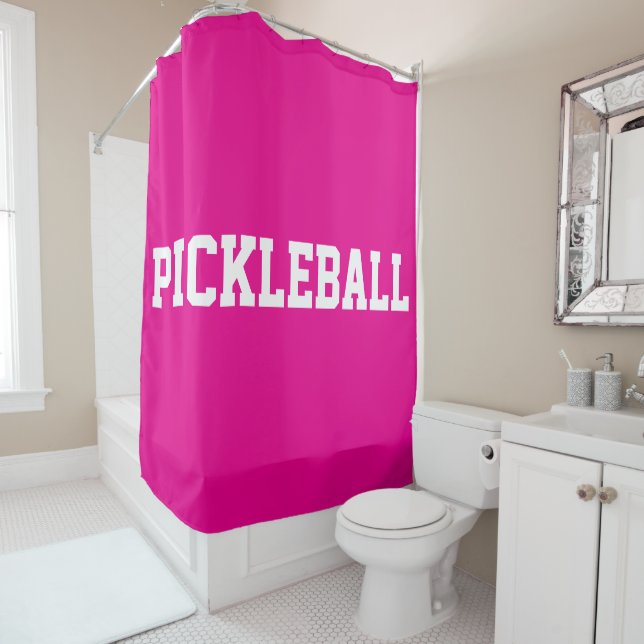 Rideaux De Douche PICKLEBALL Blanc Athlétisme Texte sur rose chaud c (En situation)