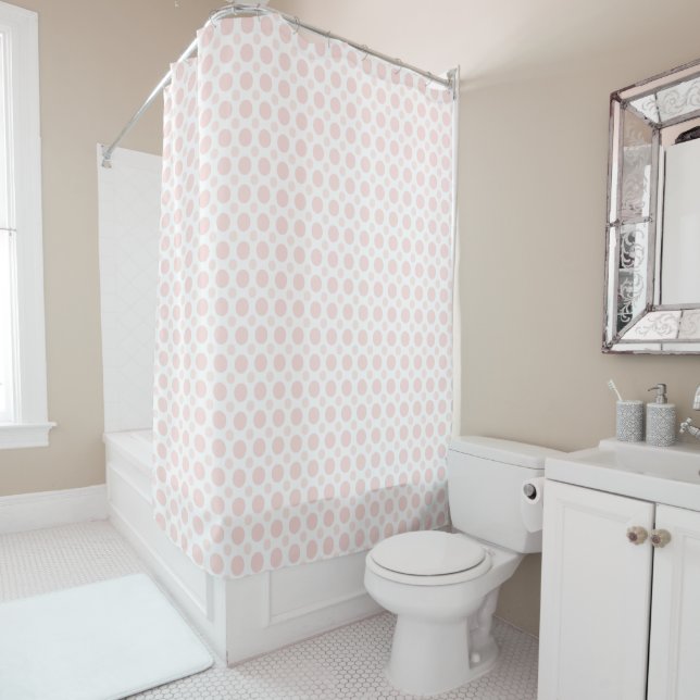 Rideaux De Douche Rose clair Polka Dot Pastel Blush Pink et Blanc (En situation)