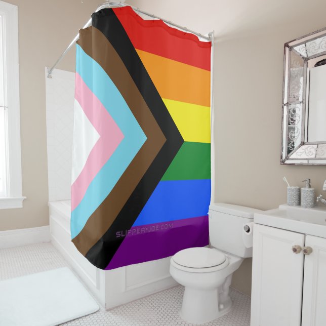 Rideaux De Douche SlipperyJoe's Progress Pride Drapeaux gay cadeaux  (En situation)