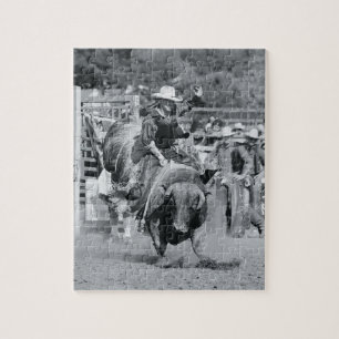 Rider hängt an einem Bullenbugel