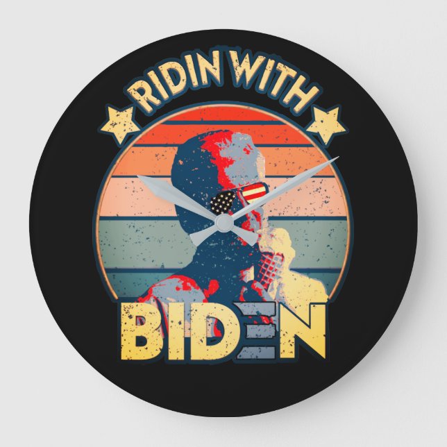 Ridin' with biden Eating Ice Cream Retro Sunset Große Wanduhr (Vorderseite)